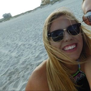 Meet your Posher, Abby